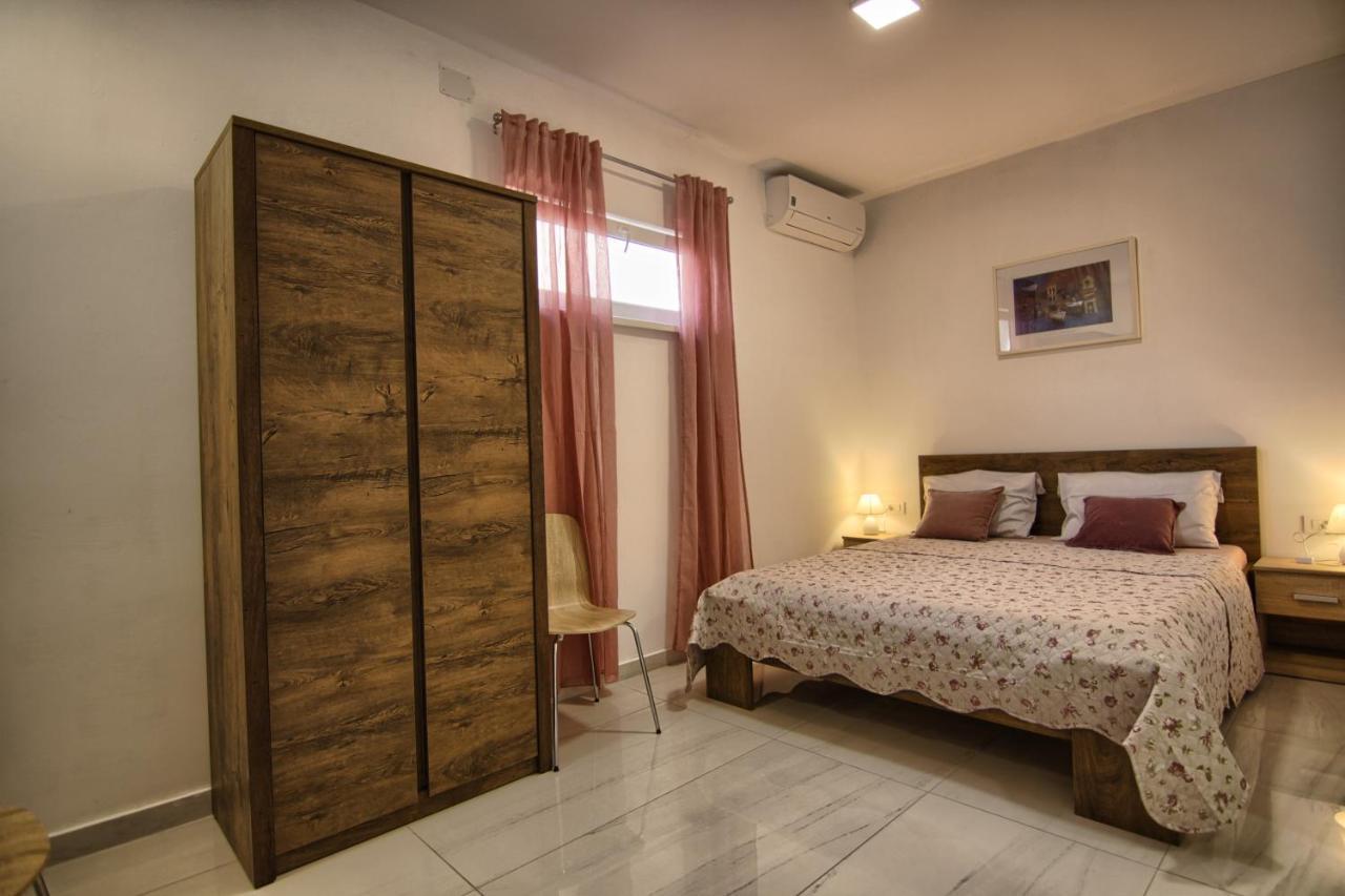 Rooms Dragica Pakostane Exterior photo