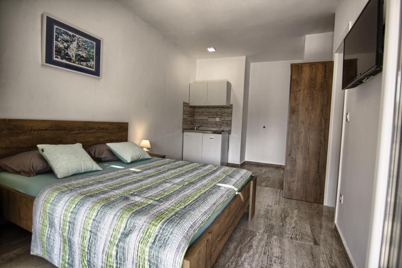 Rooms Dragica Pakostane Exterior photo